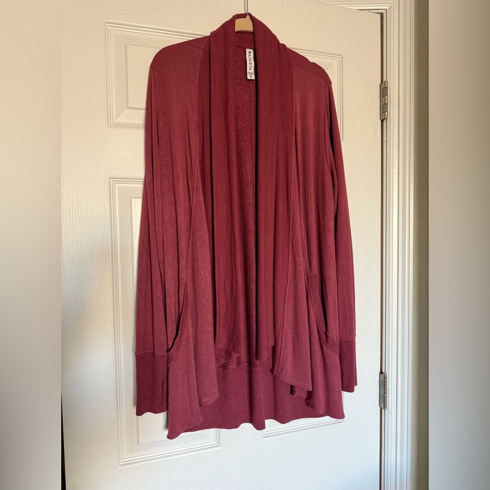 Athleta Pranayama Restore Wrap, size Medium.